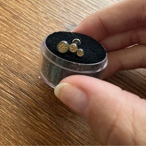 Titanium with 3 round bezel 14k gold hammered disc threaded end and post